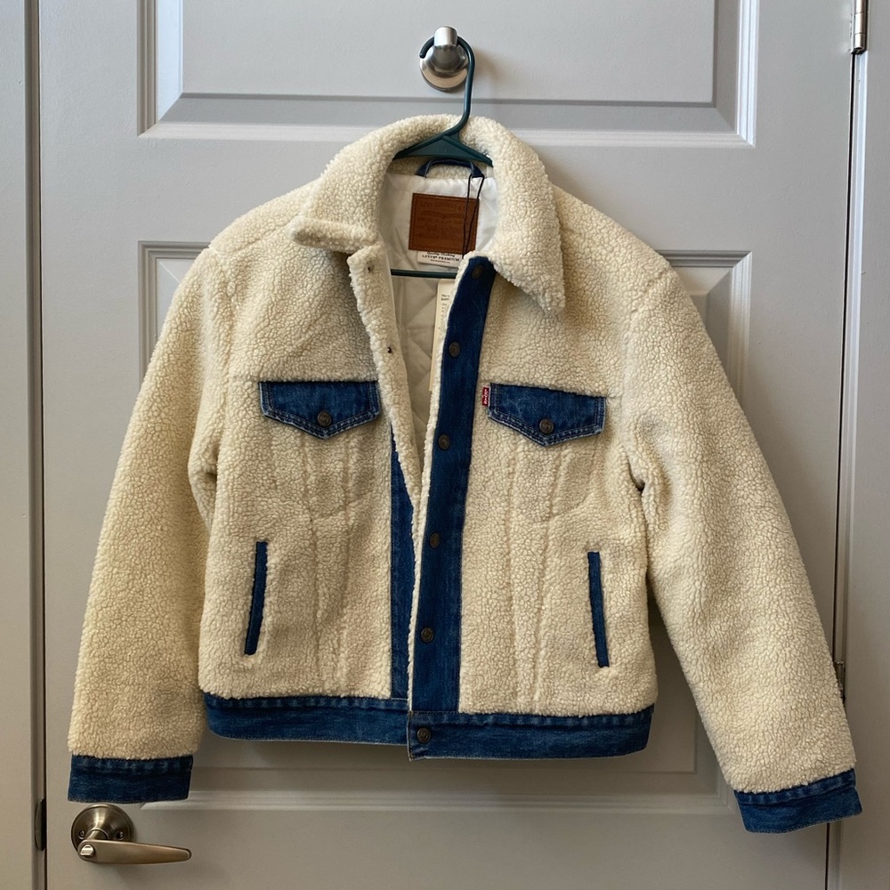 Beautifully soft Levi’s Sherpa jean jacket